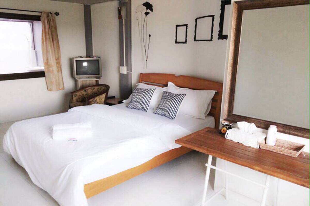 Rollaway beds, free WiFi