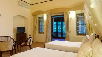 1 bedroom, premium bedding, in-room safe, desk