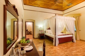 Executive Room, River View, Corner | 1 bedroom, premium bedding, in-room safe, desk - Thebuwana Bungalow (Dodangoda)