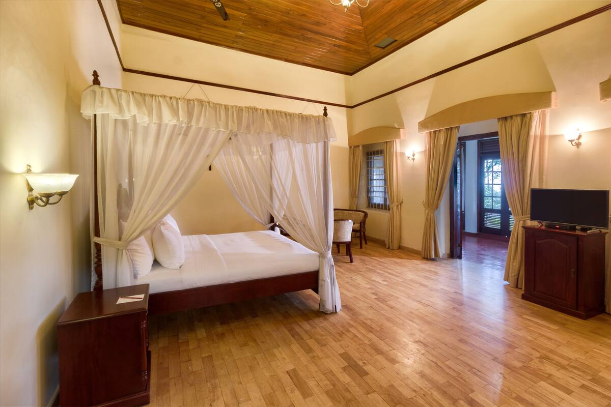 Exclusive Suite, Multiple Beds | 1 bedroom, premium bedding, in-room safe, desk