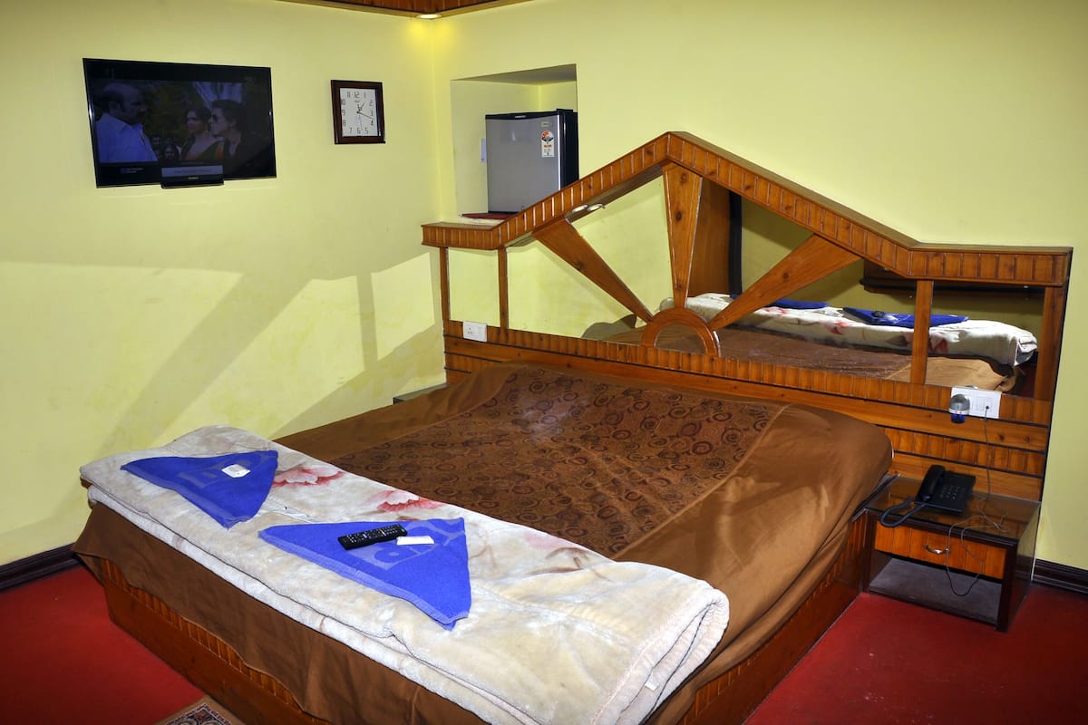 Colchones con efecto memoria, muebles diferentes y ropa de cama