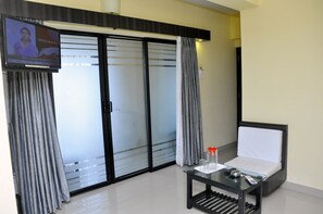 Habitación Royal con 2 camas individuales, 4 habitaciones, vista al océano | Camas con efecto memoria, muebles diferentes y ropa de cama 