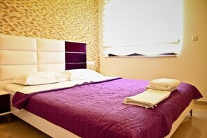 Premium bedding, minibar, laptop workspace, free WiFi - Ala Hotel (Ula)