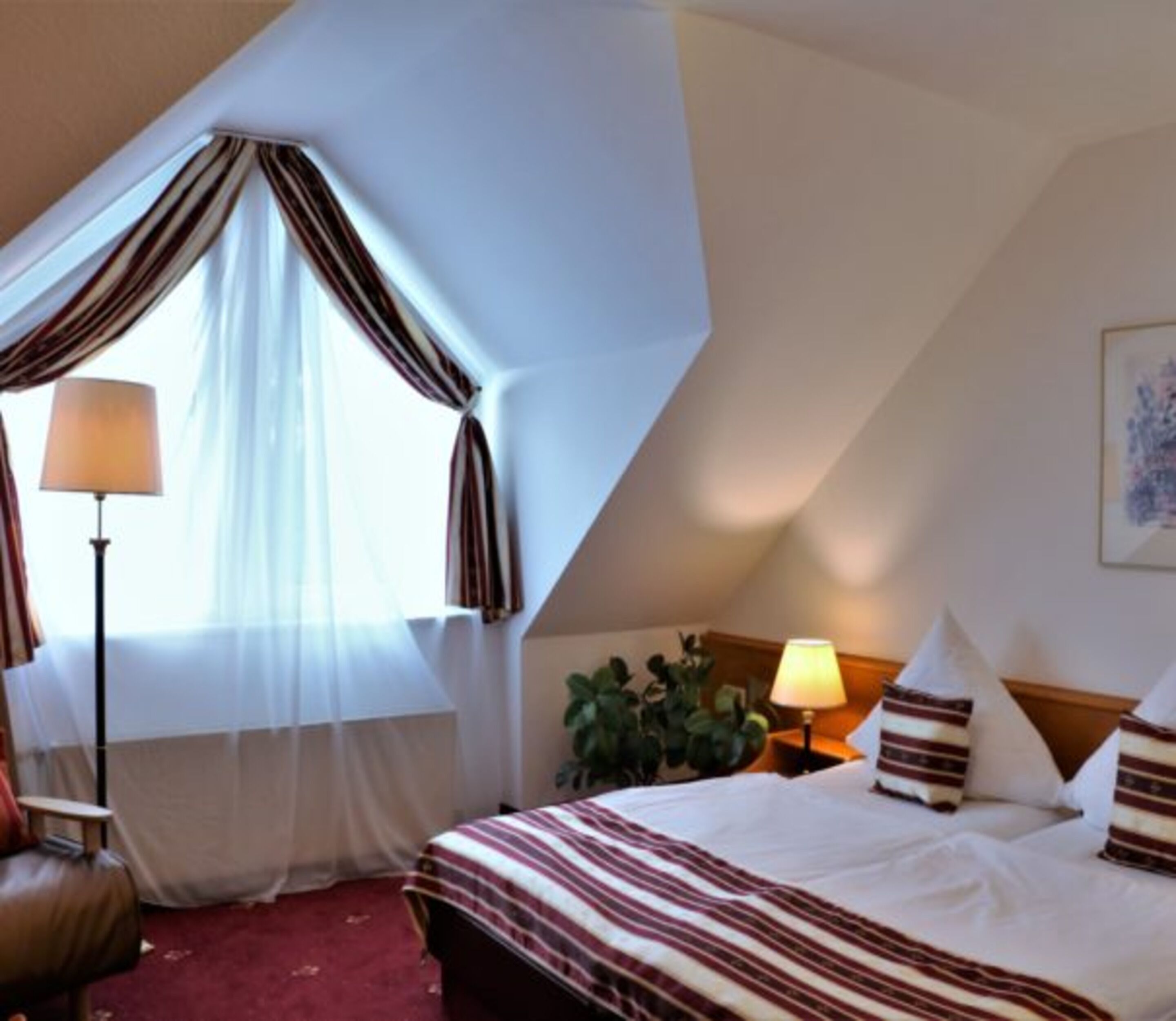 superior double or twin room | minibar, in-room safe, desk, soundproofing