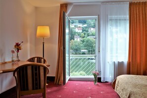 Minibar, in-room safe, desk, soundproofing - Hotel Neckarlux (Heidelberg)