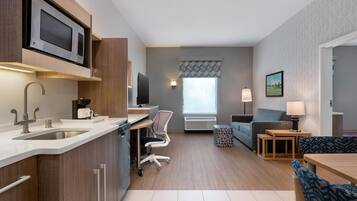 Full-sized fridge, microwave, dishwasher, coffee/tea maker