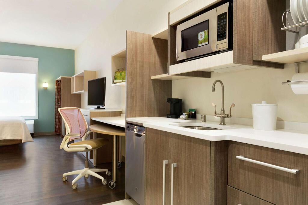 Private kitchen | Full-sized fridge, microwave, dishwasher, coffee/tea maker