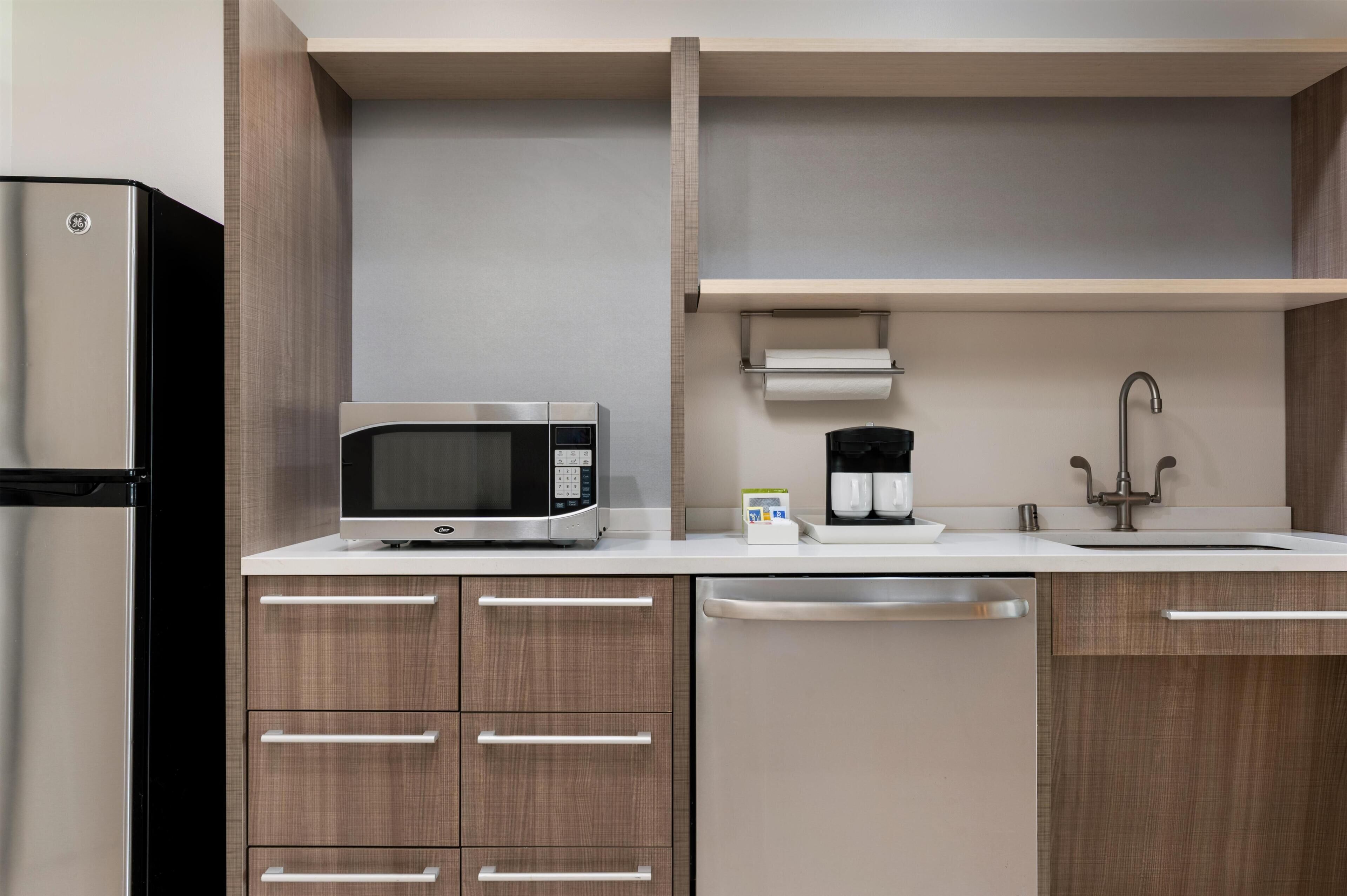 Full-sized fridge, microwave, dishwasher, coffee/tea maker