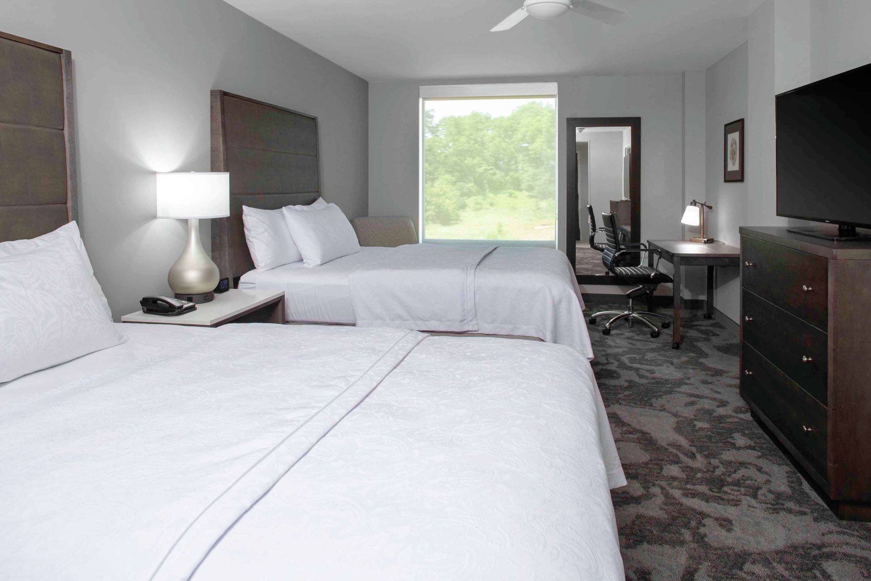 Ropa de cama de alta calidad, caja fuerte, cortinas opacas y wifi gratis