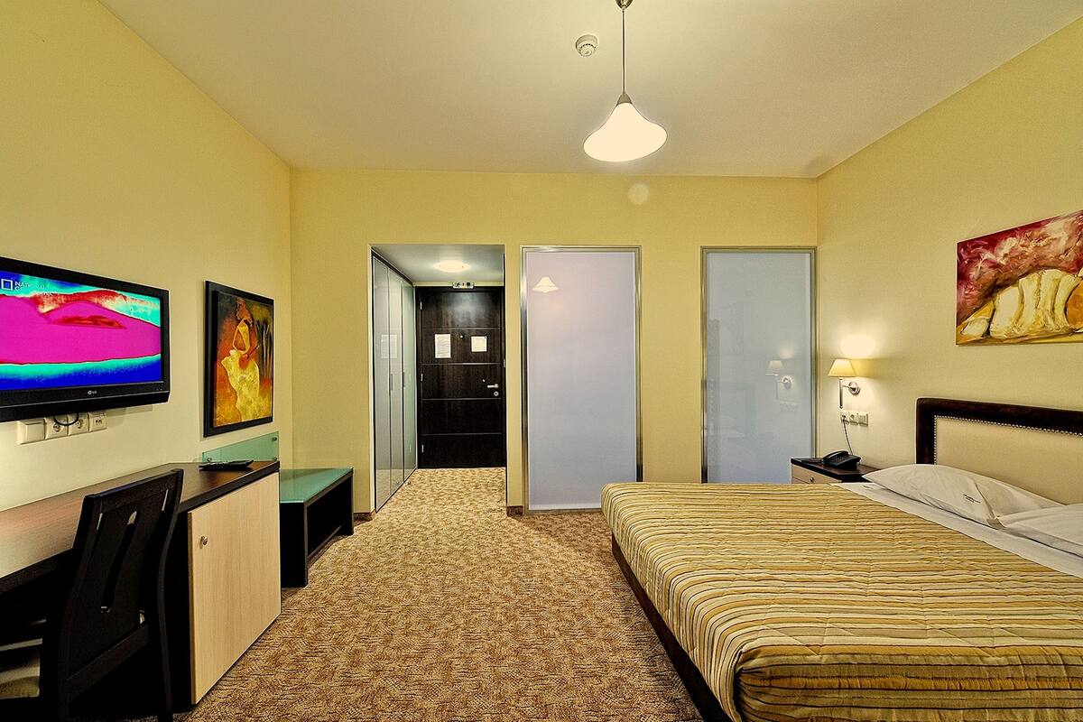 Minibar, in-room safe, desk, soundproofing