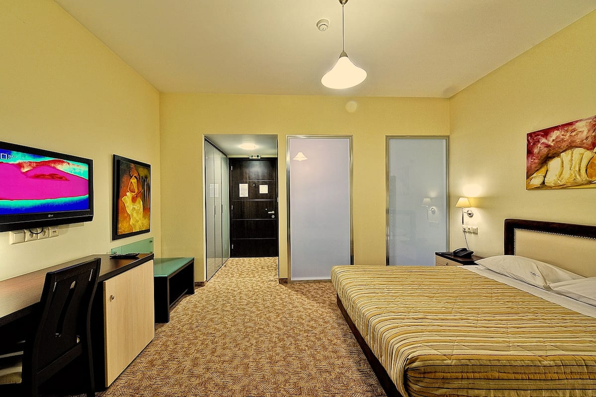 Minibar, in-room safe, desk, soundproofing