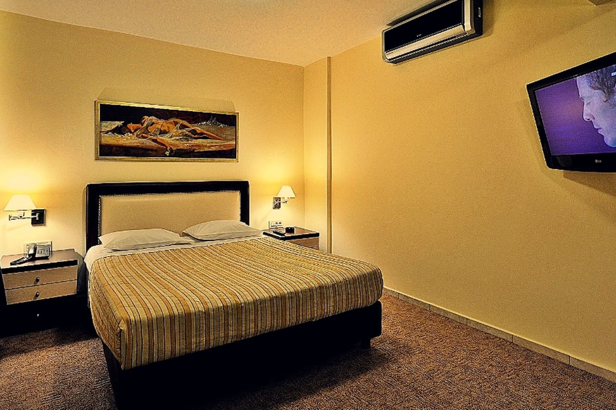 Minibar, in-room safe, desk, soundproofing