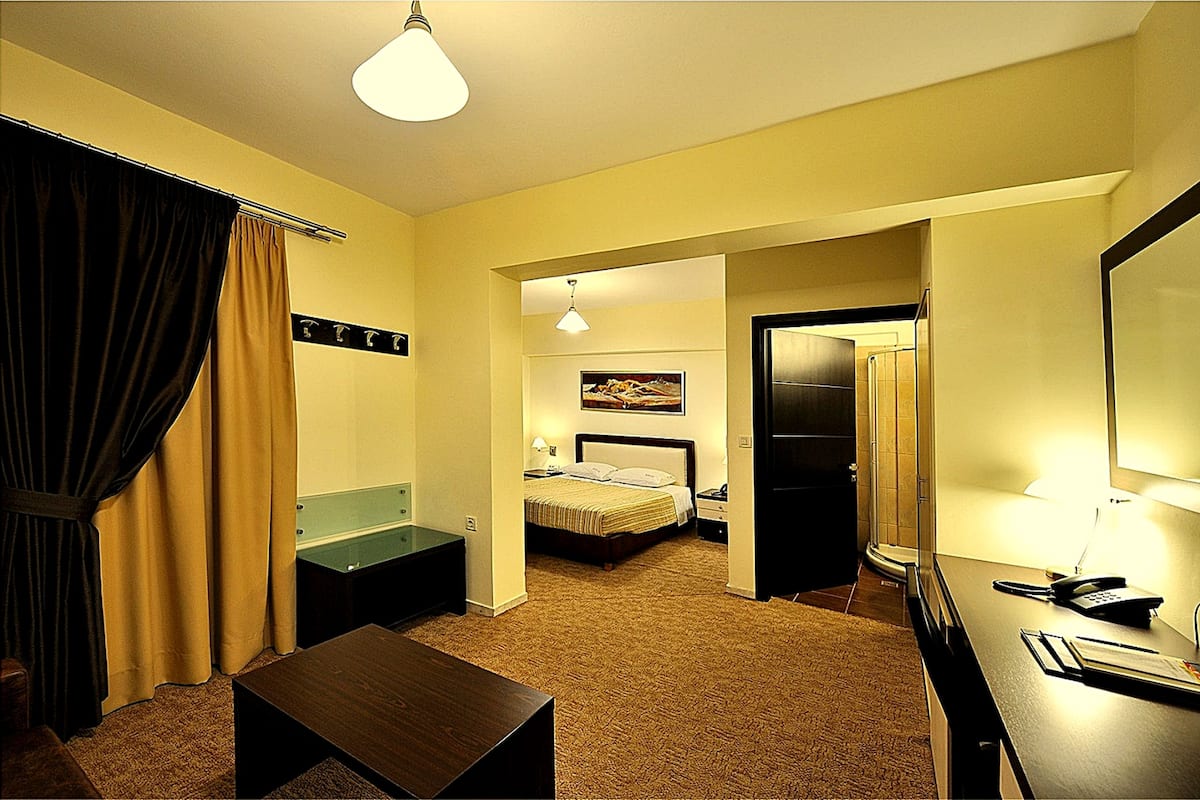 Minibar, in-room safe, desk, soundproofing