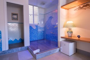 Suite – deluxe | Bad | Dusj, toalettartikler (inkludert), hårføner og bidé