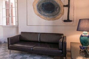 Suite – premium | Oppholdsområde | Flatskjerm-TV