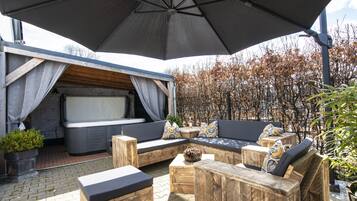 Deluxe Cabin, 2 Bedrooms | Private spa tub