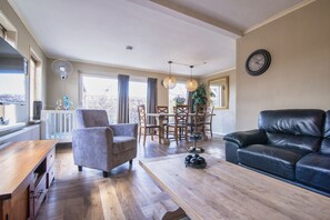 Cabaña Deluxe, 2 habitaciones | Ropa de cama de alta calidad, caja fuerte, escritorio