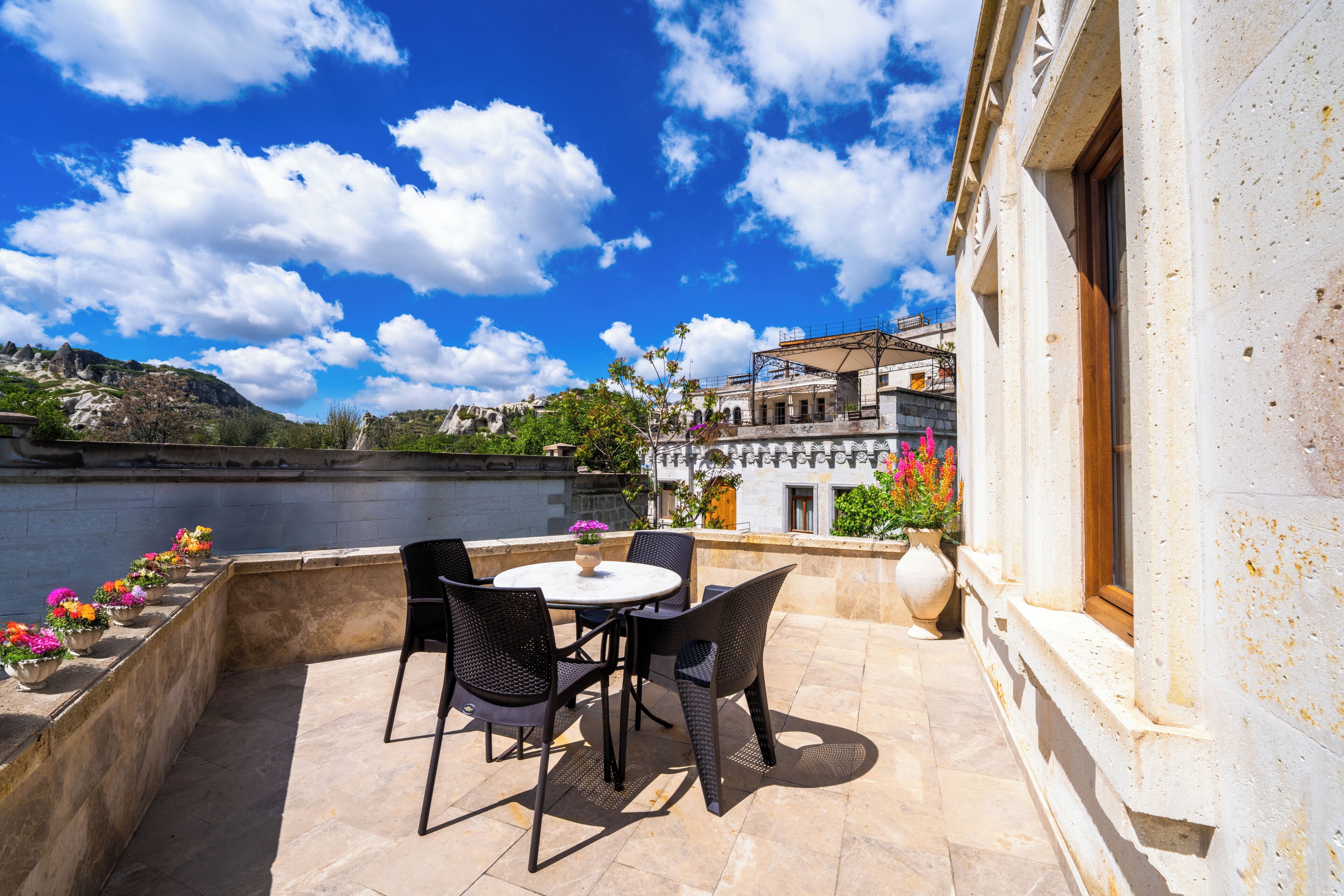 Suite Familiale, 2 chambres, balcon | Literie de qualité supérieure, minibar, coffres-forts dans les chambres