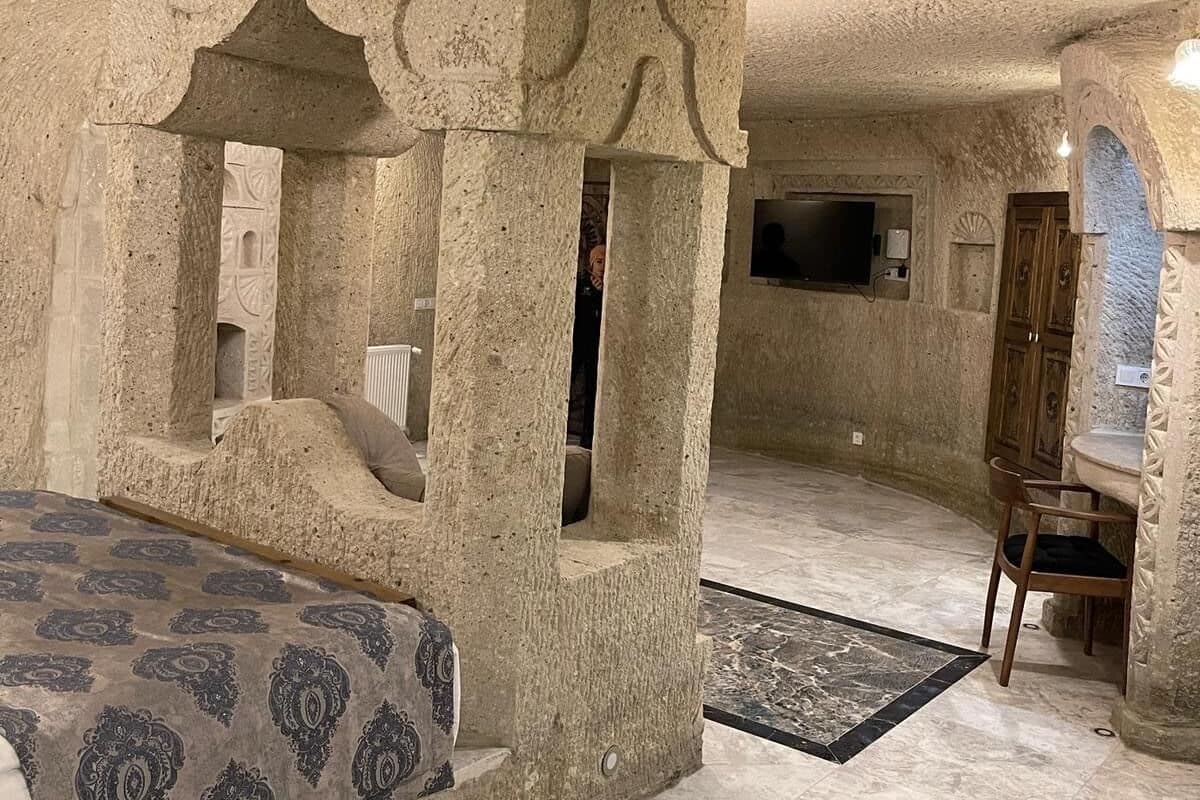 Premium Cave Suite | Luxe beddengoed, een minibar, een kluis op de kamer, geluiddichte muren