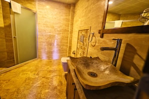 Junior Suite with Balcony | Bathroom