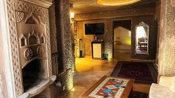 Sultan Cave Suite | Premium bedding, minibar, in-room safe, soundproofing