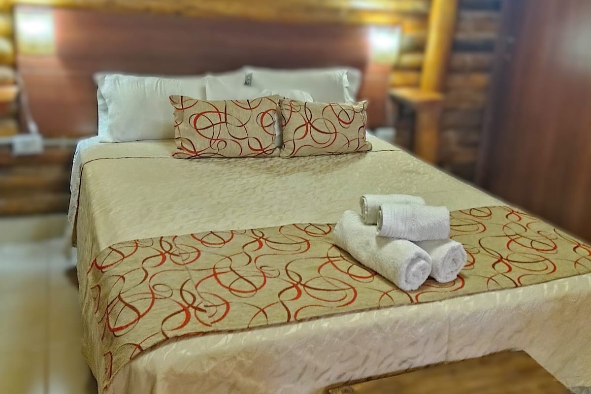 Bộ đồ giường cao cấp, chăn bông, nệm cao su hoạt tính (memory foam)