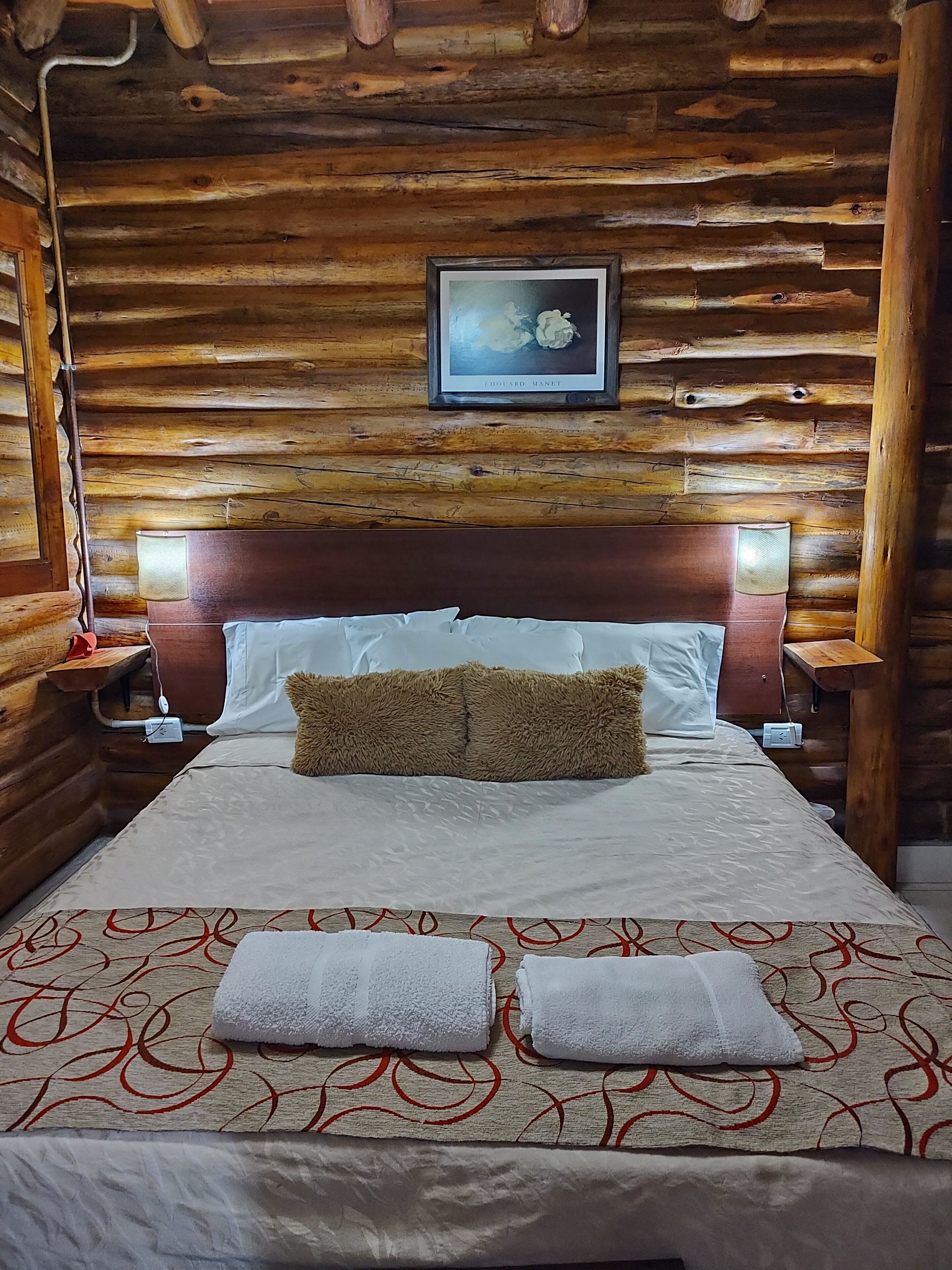 Gác | Bộ đồ giường cao cấp, chăn bông, nệm cao su hoạt tính (memory foam) 