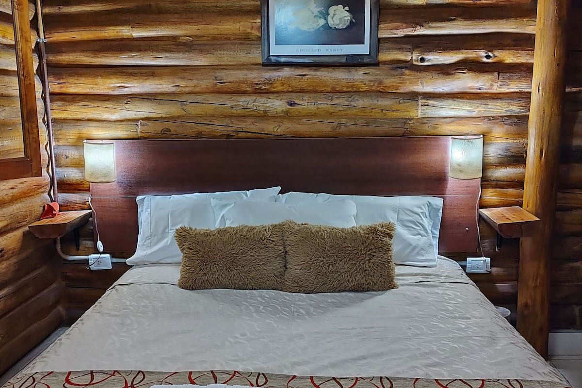 Gác | Bộ đồ giường cao cấp, chăn bông, nệm cao su hoạt tính (memory foam)