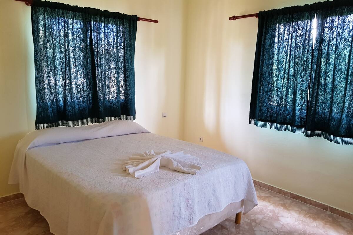 Economy Double Room Single Use | 1 bedroom, desk, rollaway beds, free WiFi