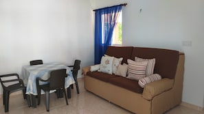 1 bedroom, desk, rollaway beds, free WiFi
