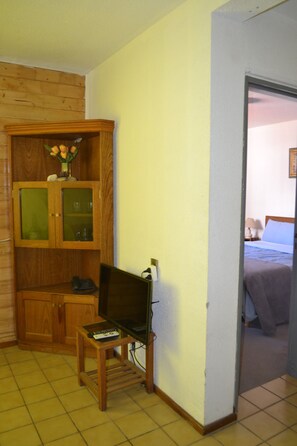 Departamento | Área de sala de estar | Televisión de pantalla plana de 29 pulgadas con canales por cable 