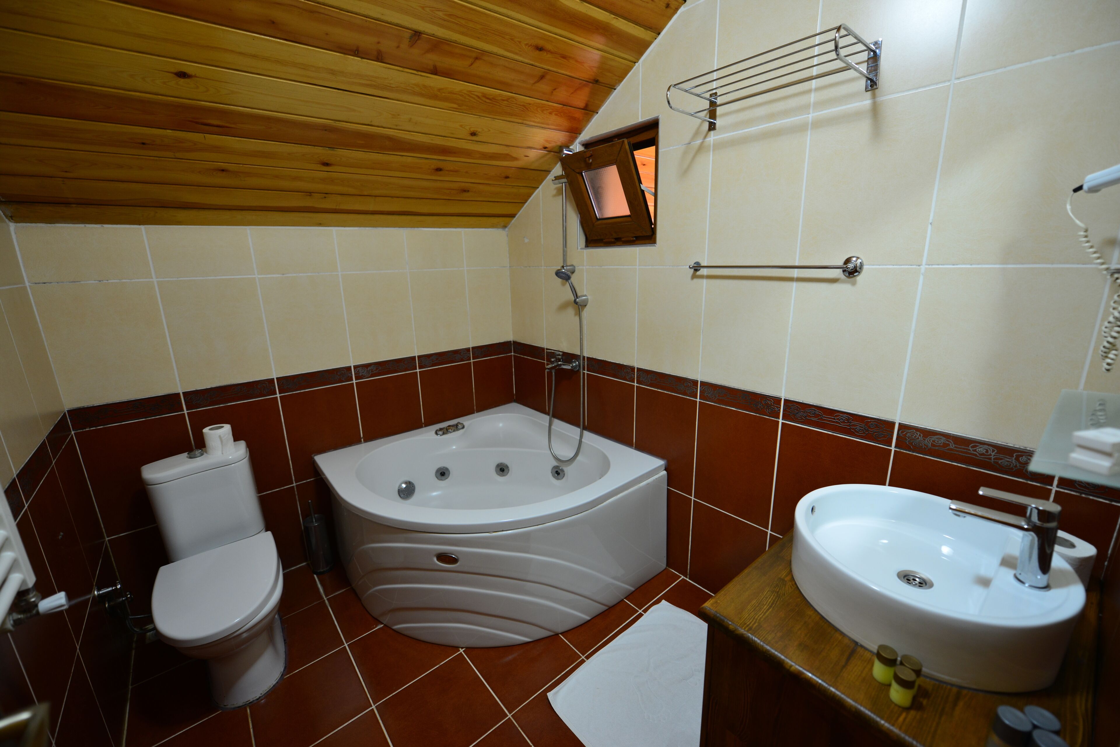 A bathroom with a toilet, bathtub, and sink.