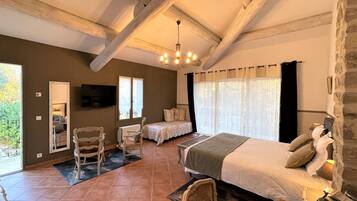 Habitación superior con 1 cama matrimonial o 2 individuales | Ropa de cama de alta calidad y decoración personalizada