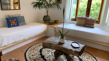 Suite familiar, 2 habitaciones, vistas al patio, en una planta alta | Ropa de cama de alta calidad, caja fuerte, wifi gratis y ropa de cama