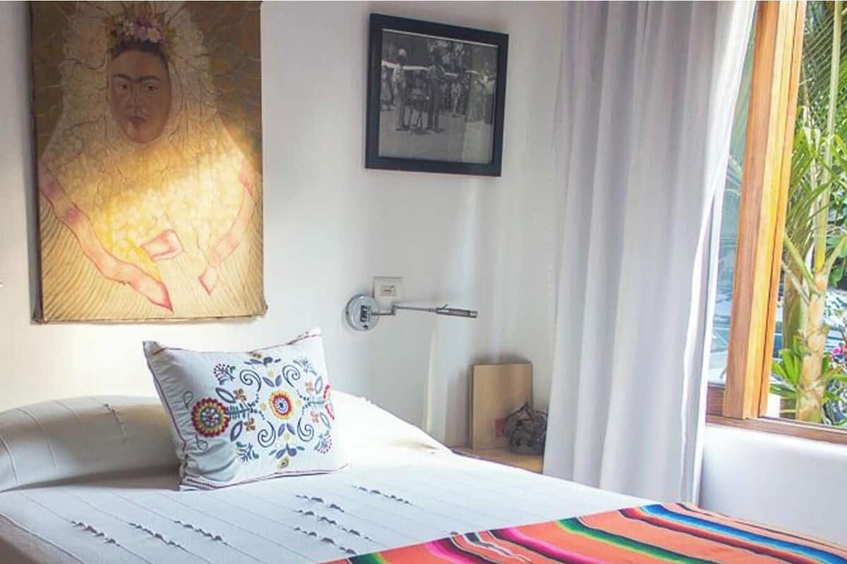 Kamar Double Klasik untuk 1 Orang, 1 Tempat Tidur Queen, kamar mandi pribadi, lantai dasar | Seprai premium, brankas, Wi-Fi gratis, dan seprai linen