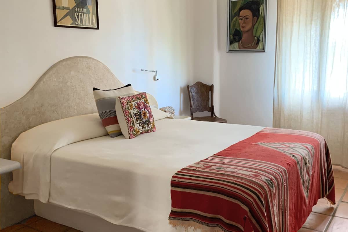 Doppia Comfort, 1 letto queen | Biancheria da letto di alta qualità, una cassaforte in camera