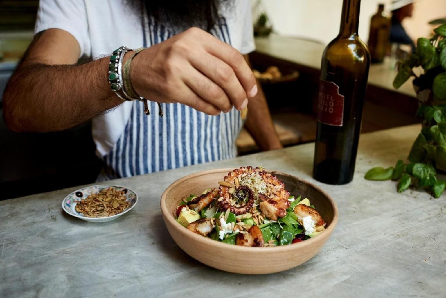 breakfast and lunch served, vegan cuisine