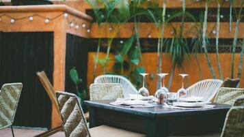 Breakfast and lunch served