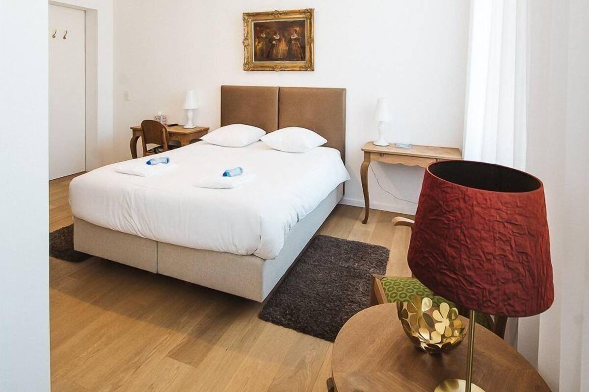 Quarto duplo | 1 quarto, roupas de cama premium, escrivaninha, quartos à prova de som