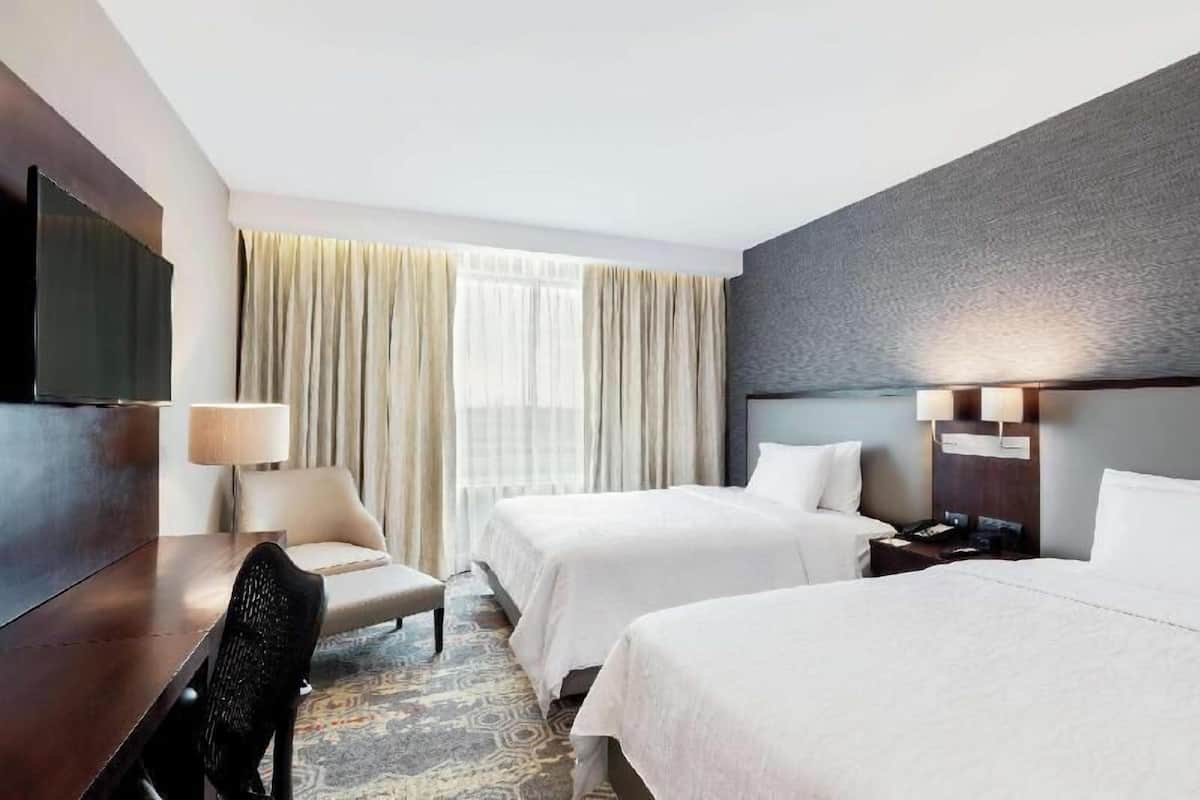 Premium bedding, in-room safe, blackout drapes, soundproofing