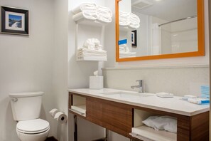 Eco-friendly toiletries, hair dryer, towels - Hampton Inn Parker (Parker)