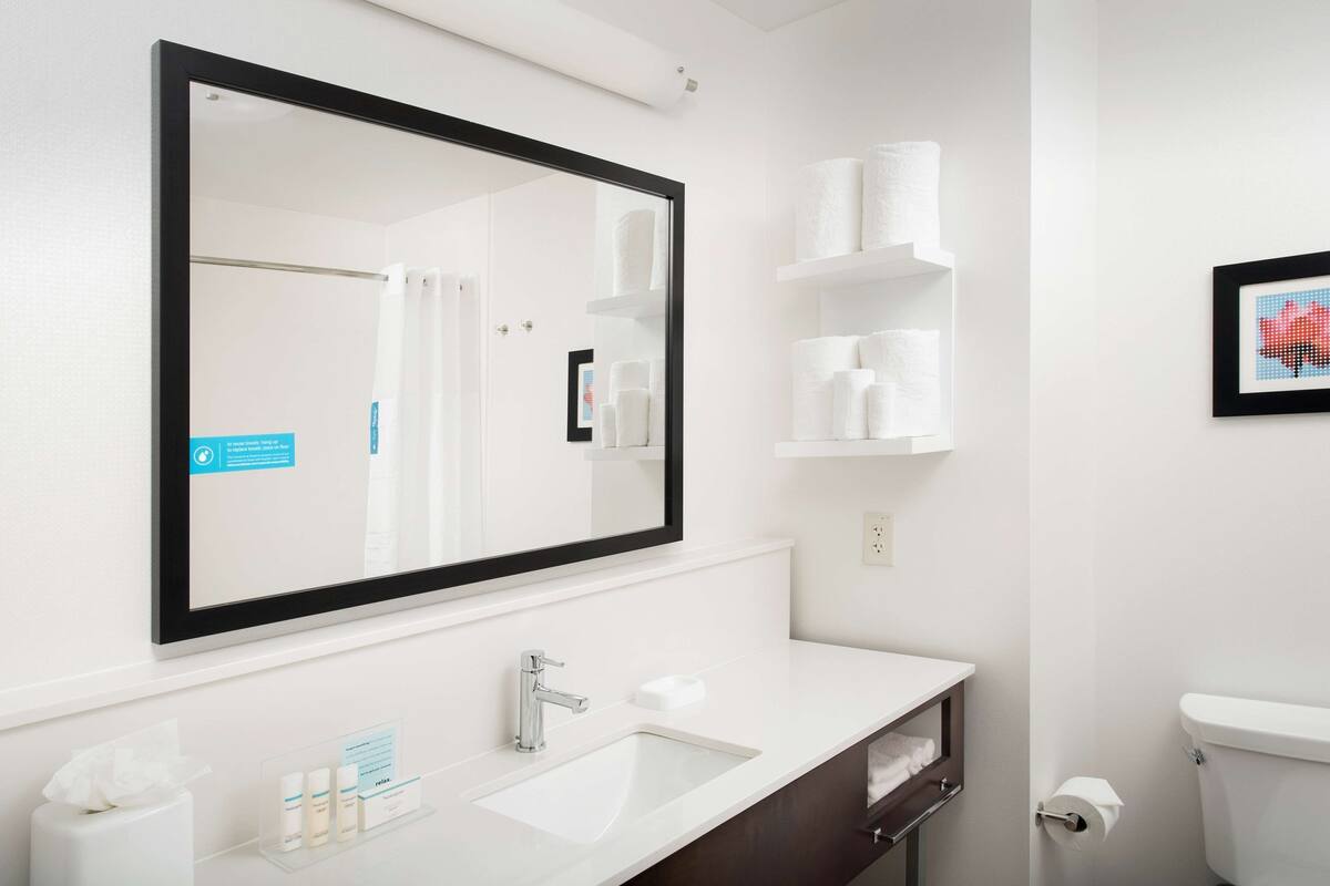Bathroom | Free toiletries, hair dryer, towels