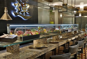 4 restaurants; breakfast, lunch, dinner, and brunch served