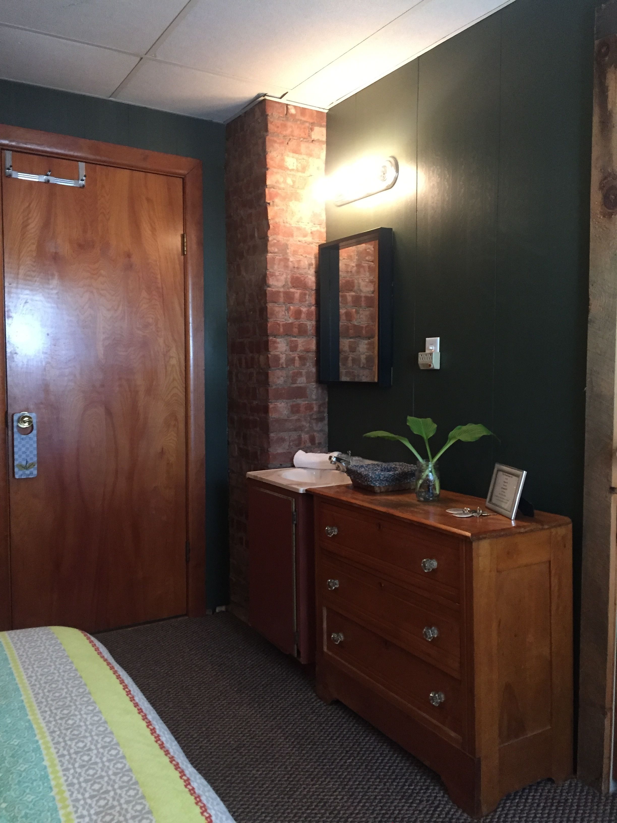 クラシック ルーム クイーンベッド 1 台 | WiFi (無料)、ベッドシーツ