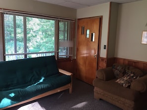 Living area - The Wheelhouse Inn (Pine Hill)