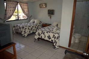 Twin Room, 2 Twin Beds | Free WiFi - Hotel Salinas (Puerto Ayora)