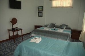 Triple Room - Hotel Salinas (Puerto Ayora)