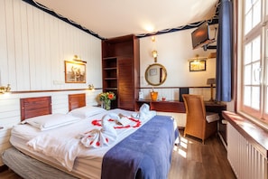 Desk, iron/ironing board, cots/infant beds, free WiFi - Hotel De Barge (Bruges)