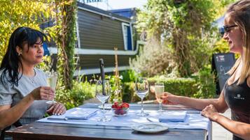 Breakfast and dinner served, local cuisine