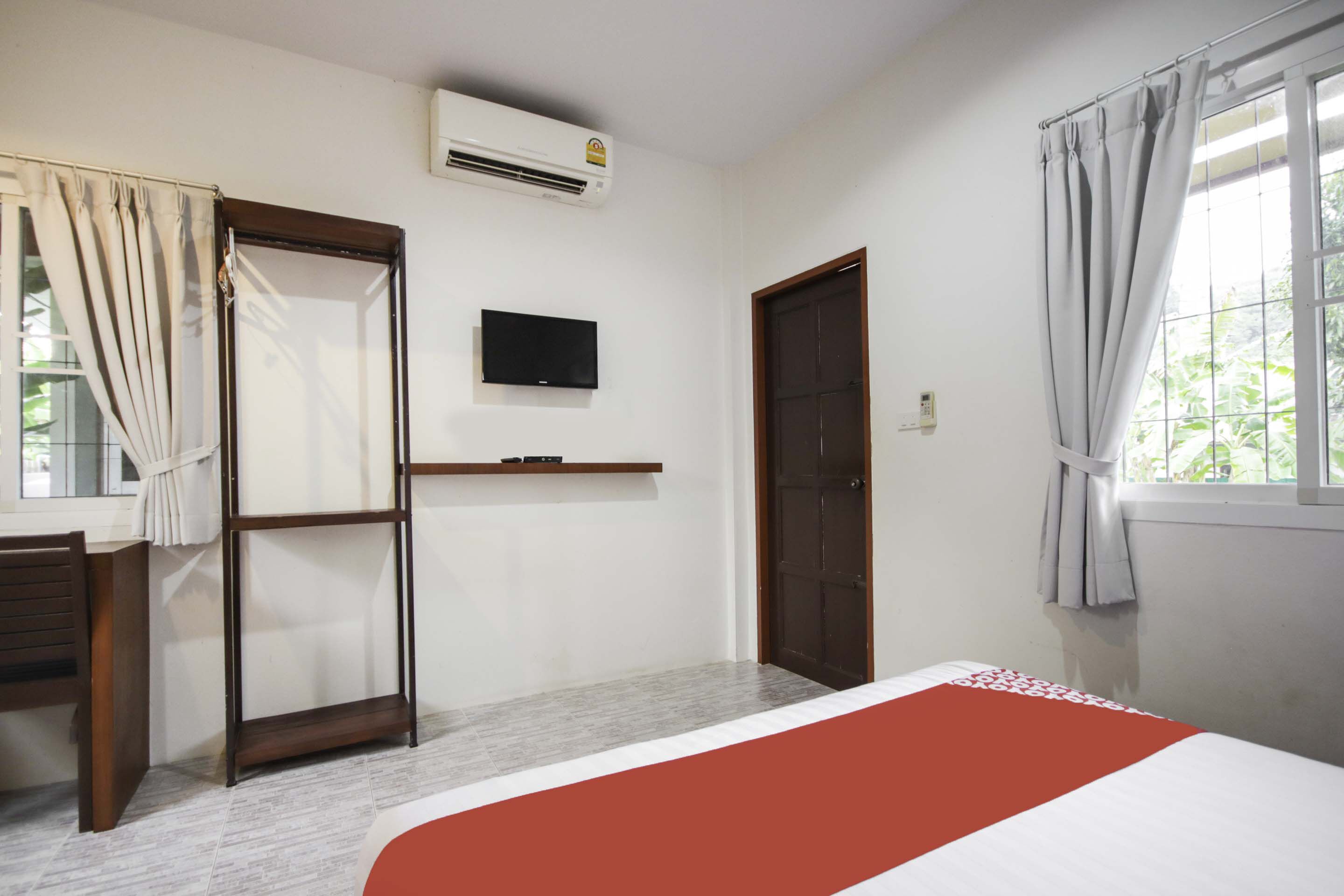 deluxe double room | desk, free wifi, bed sheets